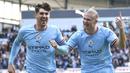 Pemain Manchester City John Stones dan Erling Haaland merayakan gol ke gawang Leicester City pada pekan ke-31 Premier League 2022/2023, Sabtu (15/4/2023). Sejauh ini, torehan gol terbanyak dalam satu musim Premier League adalah 34. Rekor tersebut diukir oleh Andy Cole musim 1993/1994 dan Alan Shearer musim 1994/1995. Haaland hanya butuh tiga gol lagi untuk melewati keduanya. (Nick Potts/PA via AP)