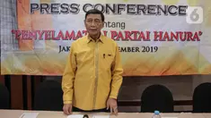 Ketua Dewan Pembina Partai Hanura Wiranto memberikan penjelasan saat menggelar preskon terkait kisruh Partai Hanura di Jakarta, Rabu (18/12/2019). Dalam penjelasannya, Wiranto menyatakan mundur dari Pembina Partai Hanura demi menghindari konflik dengan pengurus Partai. (Liputan6.com/Faizal Fanani)