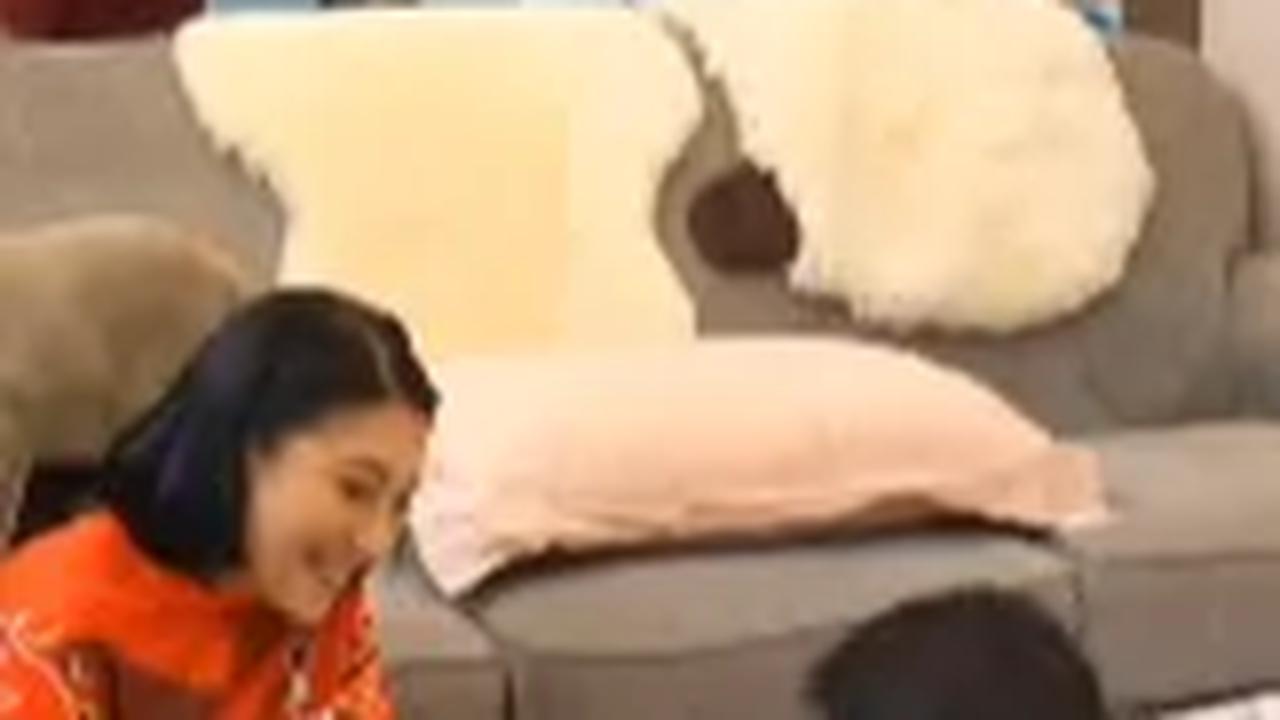 Momen Santai Eks Panglima TNI Lesehan di Rumah Main Bareng Cucu, Wajah si Kecil jadi Sorotan