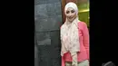 Diakuinya, keinginan memakai hijab sudah terfikirkan dari dua tahun yang lalu (2008), Namun mantan istri Adjie Pangestu ini masih merasa gerah jika mengenakan hijab, Jakarta, (18/7/14) (Liputan6.com/ Panji Diksana)