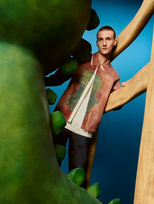 “Saya sangat mengagumi karya Otani. Ia adalah tokoh kunci dalam dunia seni kontemporer Jepang. Monster Tanilla rancangan Otani memberikan energi segar dan lucu pada koleksi kapsul ini,” kata Jones dalam keterangan yang diterima Fimela. [Dok/Dior]