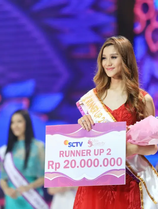 Runner Up 2 berhasil disandang kontestan asal Bandung, Regina Tasya. Regina juga berhak mendapatkan uang tunai senilai Rp. 20 juta. (Adrian Putra/Bintang.com)