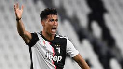 1. Cristiano Ronaldo (130 gol) - Penyerang asal Portugal ini jadi pencetak gol terbanyak di sepanjang sejarah Liga Champions. Cristiano Ronaldo mengoleksi 130 gol di Liga Champions dari penampilannya bersama Manchester United, Real Madrid dan Juventus. (AFP/Marco Bertorello)