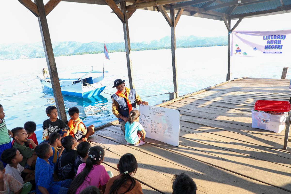 BRI Peduli Salurkan Bantuan Perahu Literasi Wilayah Pesisir Tolitoli