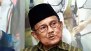 Memasuki usia 80 tahun, mantan Presiden Republik Indonesia, BJ Habibie mendapat kejutan kue ulang tahun ke-80 di ruang terpisah.  (Deki Prayoga/Bintang.com)