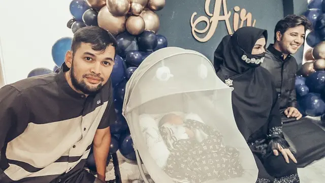 7 Momen Acara Akikah Air Rumi Akbar 1453 Anak Irish Bella dan Ammar Zoni, Serba Biru