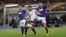 Gelandang AC Milan, Suso, menggiring bola berusaha melewati hadangan pemain Austria Wien pada laga Liga Europa di Stadion Stadion Ernst Happel, Wien, Kamis (14/9/2017). Wien kalah 1-5 dari Milan. (Bola.com/Reza Khomaini)