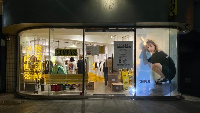 Kolaborasi dengan Brand Jepang Sepatu  Compass  Terbaru 