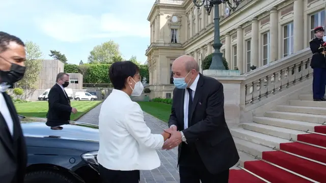 Menteri Luar Negeri Retno Marsudi telah bertemu dengan  Menlu Prancis, Jean Yves Le Drian, tanggal 20 April 2022 di Paris.