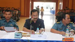 Citizen6, Surabaya: Demi netralitas dan obyektifitas lomba, panitia menghadirkan tim juri dari Bangkesbangpol Jawa Timur, Drs Tjahyo Widodo sedangkan dari TNI AL diwakili  Kolonel Laut (P) Isworo. (Pengirim: Penkobangdikal).