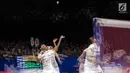 Ganda Campuran Indonesia, Della Destiara Haris dan Rosyita Eka Putri Sari saat berlaga melawan Chang Ye Na dan Lee So Hee (Korea) dalam babak perempat final Indonesia Open 2017 di JCC Plenary Hal, Jakarta, Jumat (16/6). (LIputan6.com/Faizal Fanani)