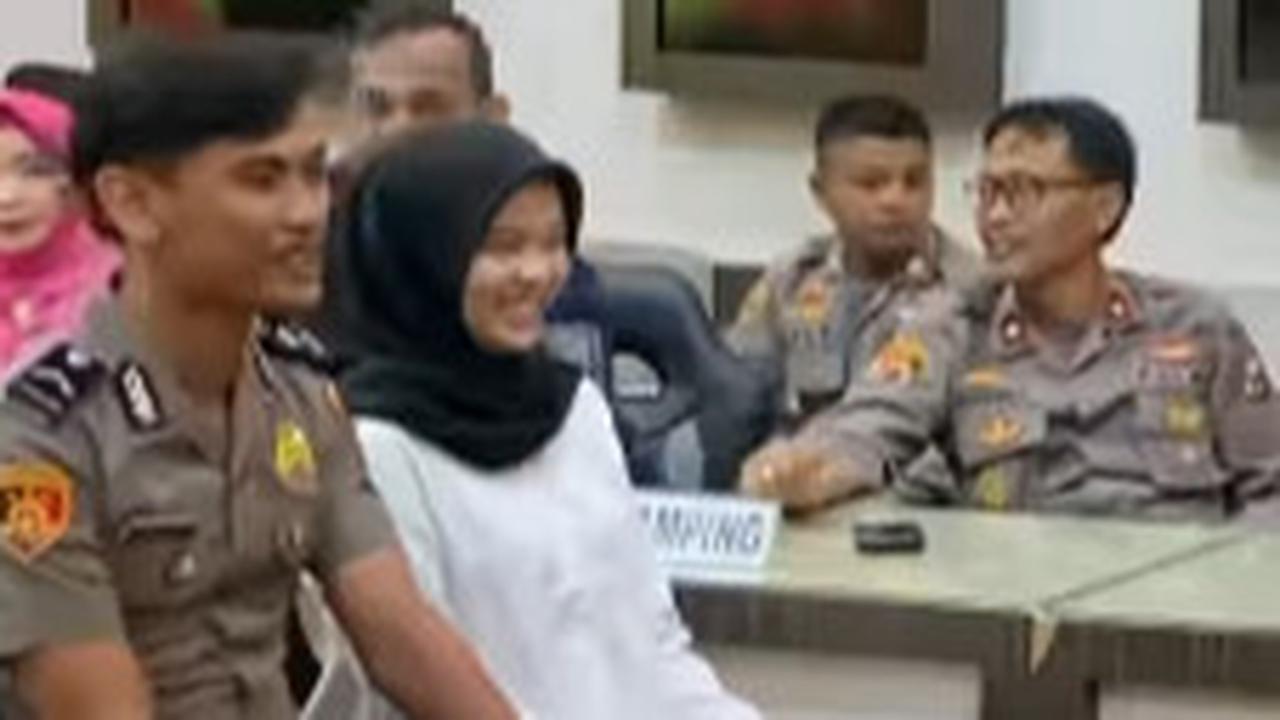 Wajah Tegang Campur Bahagia Anggota Polisi 'Disidang' Bareng Pacar, Komandan Kuliti Awal Kenalan Sampai Tertawa