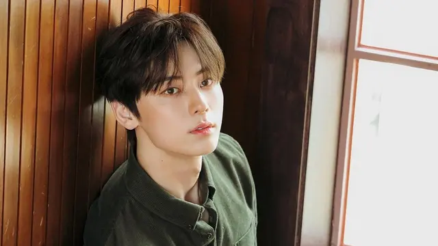 Pesona Hwang Minhyun yang Bikin Gagal Fokus