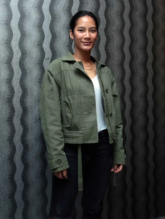 Salah satu yang manyambut baik diadakan tur misteri ke tempat syuting film Pengabdi Setan adalah Joko Anwar. Tapi ada juga yang tak ingin kembali ke lokasi syuting film tersebut adalah Tara Basro. (Deki Prayoga/Bintang.com)