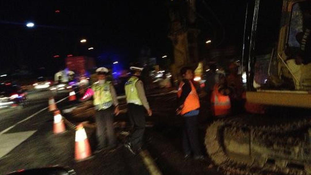 Underpass Cibubur amblas, Tol Jagorawi macet berkilo-kilo