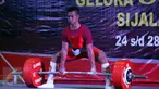 Lifter Lampung, Viky Aryanto saat akan mengangkat beban seberat 291kg di kelas 66 kg putra PON XIX di GOR Sabilulungan, Kab Bandung, Minggu (25/9). Viky merebut emas di kelas 66 kg dengan total angkatan 798 kg. (Liputan6.com/Helmi Fithriansyah)