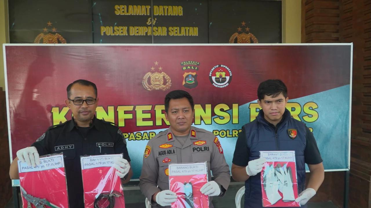 Konferensi pers di Mapolsek Denpasar Selatan soal penangkapan pelaku begal dokter di Bali, Kamis (4/6).