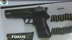Menurut polisi, senjata api bareta adalah jenis pabrikan dan bukan rakitan.