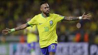 Selebrasi striker Timnas Brasil, Neymar setelah mencetak gol kelima timnya ke gawang Bolivia pada laga Kualifikasi Piala Dunia 2026 zona Conmebol di Mangueirao Stadium, Belem, Brasil, Sabtu (9/9/2023) pagi WIB. (AP Photo/Bruna Prado)