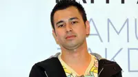 Di Foto Ini, Raffi Ahmad Dianggap Tak Nyaman dengan Istri