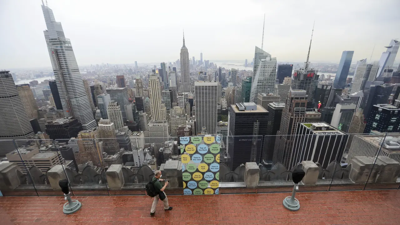 FOTO: Menikmati Pemandangan Kota New York dari Anjungan Top of the Rock
