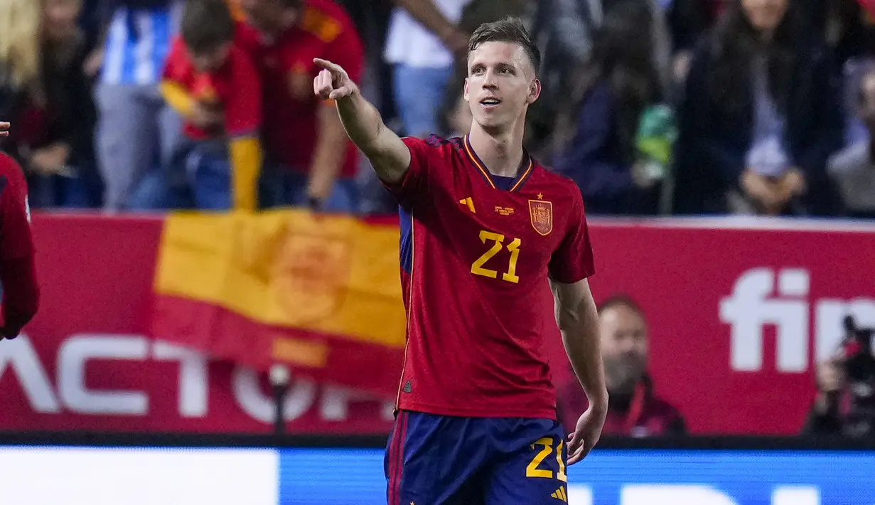 Selebrasi striker Timnas Spanyol, Dani Olmo setelah menjebol gawang Norwegia pada laga Grup A kualifikasi Euro 2024 di La Rosaleda Stadium, Malaga, Spanyol (25/3/2023). Dani Olmo melakukan debut bersama Timnas Spanyol pada laga kualifikasi Euro 2020 menghadapi Malta (15/11/2019). Tampil selama 24 menit sebagai pemain pengganti, ia menyumbang satu gol penutup ke gawang Malta dalam kemenangan 7-0. (AP Photo/Manu Fernandez)