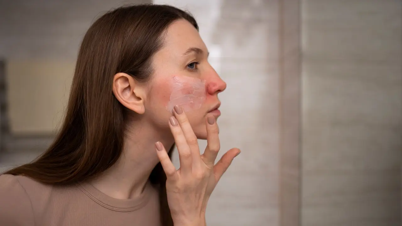 4 Kandungan Skincare yang Baik untuk Kulit Kering (photo by freepik.com)