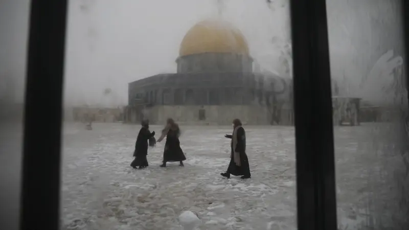 Salju Selimuti Kompleks Masjid Al-Aqsa Yerusalem