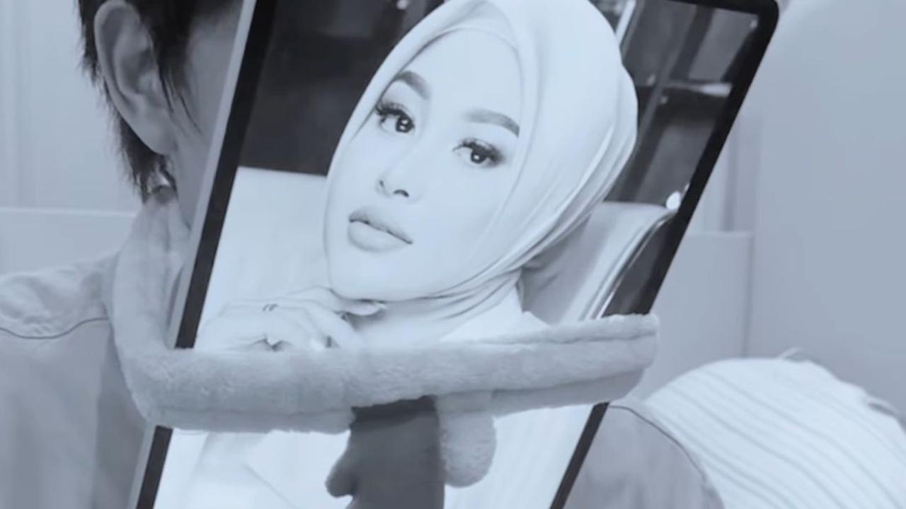 Tak sedikit netizen yang ikut tertawa melihat aksi Atta Halilintar bersama Azura.<br>
