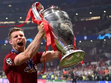 James Milner diketahui telah mencatatkan 280 kali penampilan dengan mencetak 26 gol dan 44 assist. Bergabung dari Manchester City pada 2015, Milner telah memenangkan banyak trofi bergengsi bersama Liverpool, seperti gelar juara Liga Inggris dan Piala Liga Champions. (AFP/Javier Soriano)