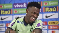 Kedatangan Kucing di Sesi Jumpa Pers, Vinicius Jr Tertawa dan Warganet Adu Pendapat