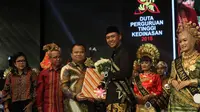 Doni Aditya Saputra dari PEM AKAMIGAS Cepu dan Brelyantika Indra Jesa dari STKS Bandung terpilih menjadi Duta Perguruan Tinggi Kedinasan Tahun 2018 di Balai Sarbini, Jakarta, Rabu