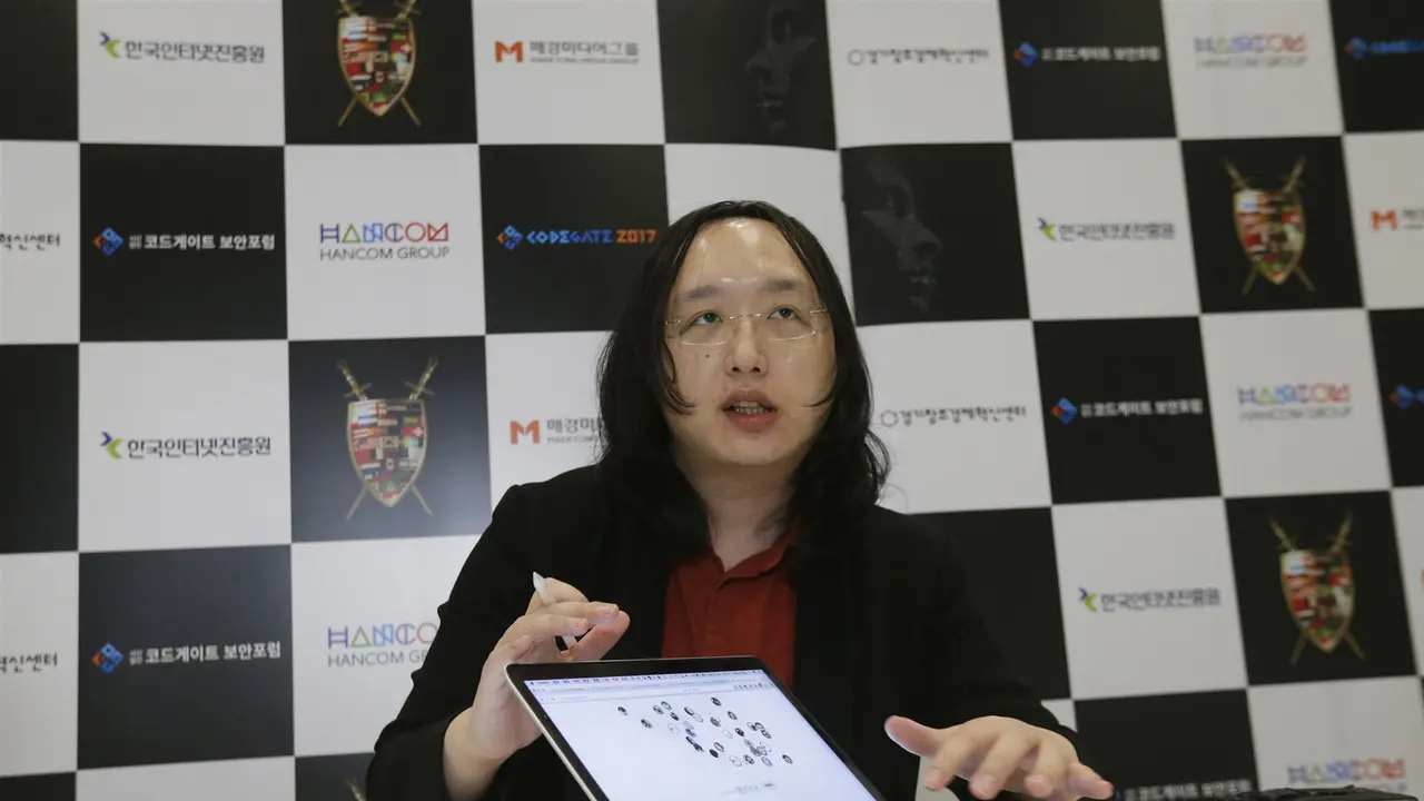 Menteri Digital Taiwan, Audrey Tang, adalah seorang transgender pertama yang menjabat sebagai menteri (AP/Ahn Young-joon)