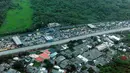 Pandangan udara titik kemacetan di wilayah Jabodetabek dengan Helikopter Super Puma TNI AU yang ditumpangi Wakil Presiden Jusuf Kalla dan Gubernur DKI Anies Baswedan dari lapangan helipad, Monas, Jakarta, Senin (28/1). (Liputan6.com/HO/TIM MEDIA WAPRES)