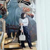 Sejak memutuskan berhijab pada tahun 2016 lalu, Aryani Fitriana makin terlihat cantik. Terlebih dengan gaya hijabnya yang sederhana namun tetap membuat dirinya sungguh memesona. (Instagram/aryanifitriana24)