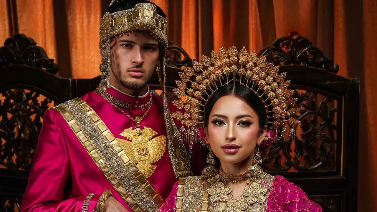 Hari Pernikahan Makin Dekat, Jennifer Coppen Tampil Bak Bangsawan Bugis dengan Bold Makeup di Prewedding Terbaru