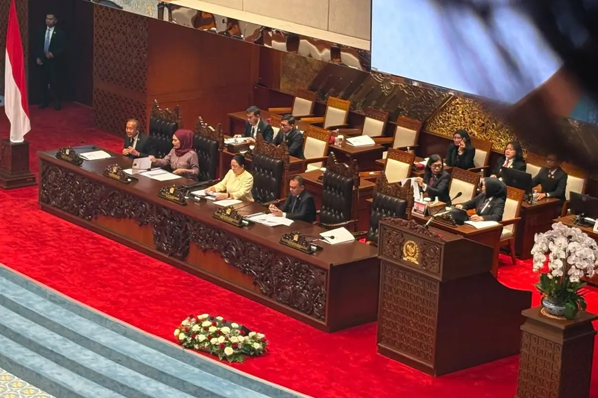 Suasana saat sejumlah pimpinan DPR memimpin jalannya rapat paripurna, Jakarta.