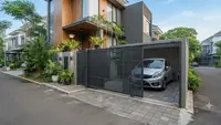 12 Ide Pintu Pagar Geser untuk Rumah dengan Carport Sempit, Bikin Area Masuk Lebih Lega