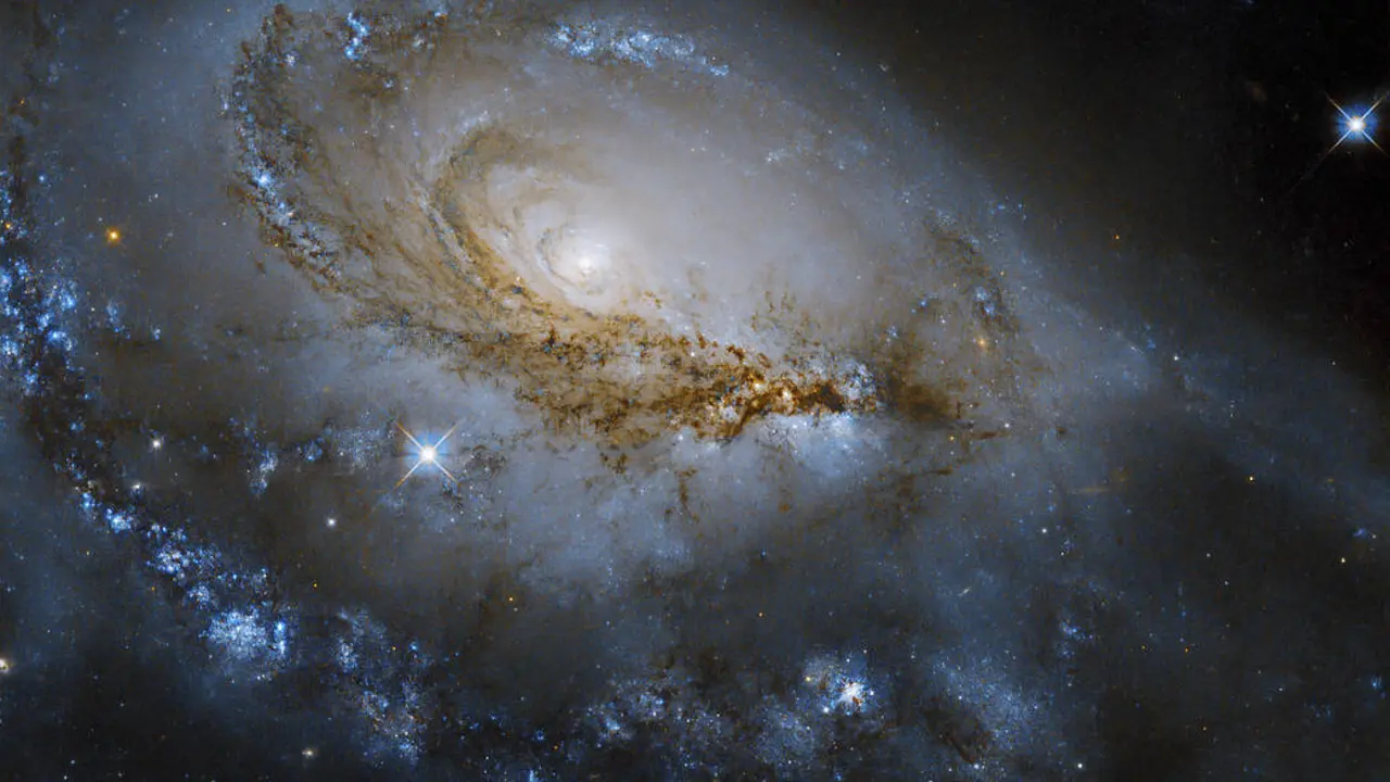 Galaksi NGC 1961.