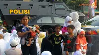 Polisi pun menyiapkan pengamanan ketat saat Salat Idul Fitri berlangsung (Liputan6.com/ Herman Zakharia).
