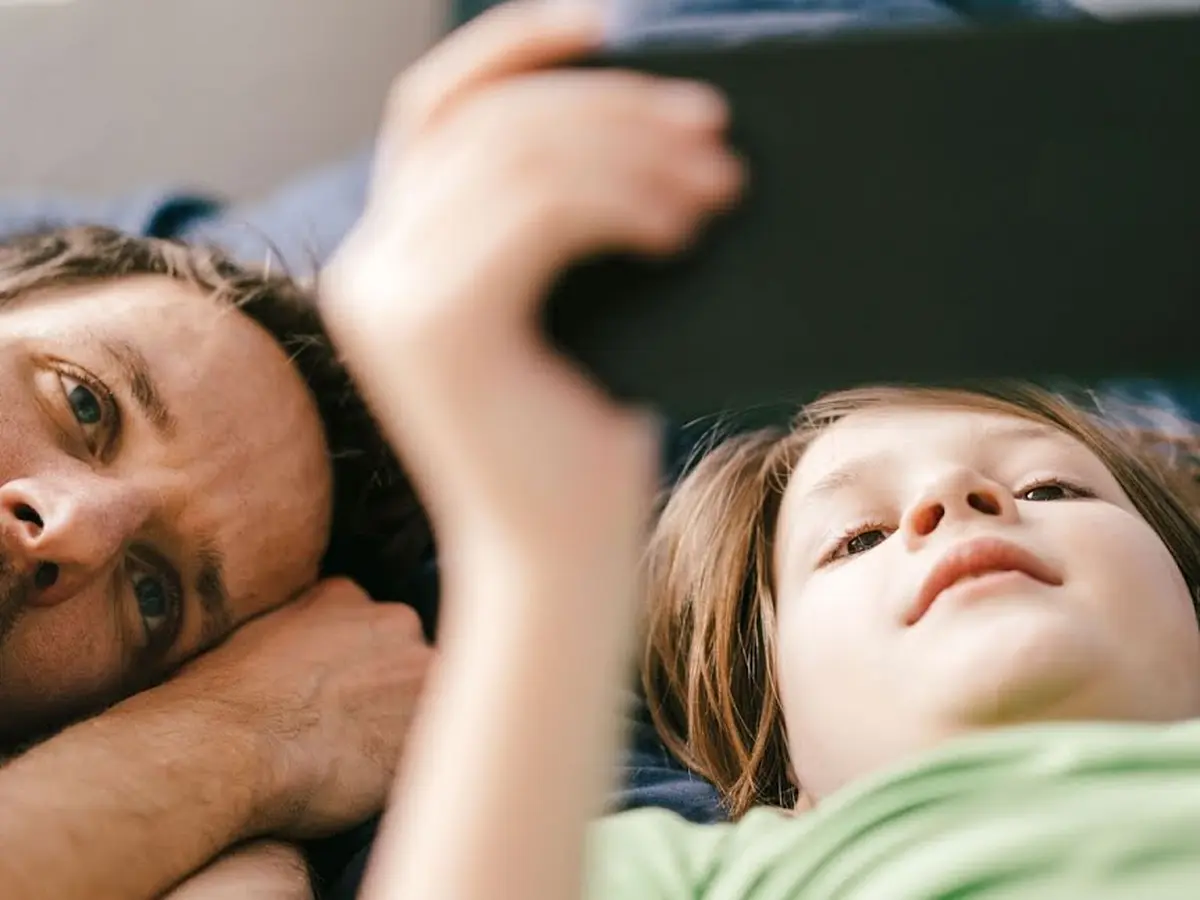 4 Manfaat Mendampingi Anak Bermain Gadget - Parenting Fimela.com