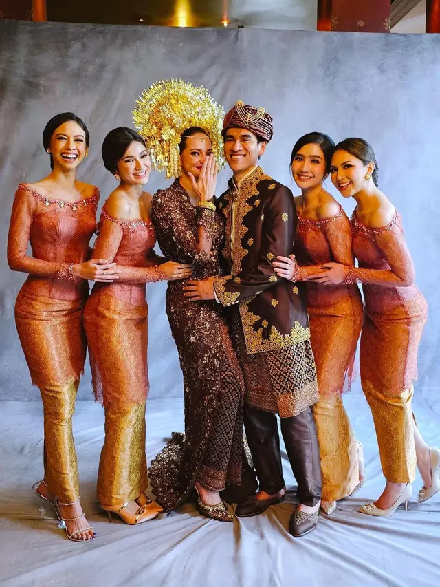 6 Potret Kompak Geng Blackpunk di Rangkaian Pernikahan Jessica Mila dan Enzy Storia