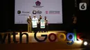 Dirjen Pajak Suryo Utomo (kedua kanan), President Google Asia Pacific Scott Beaumont (kiri), Managing Director Google Indonesia Randy Jusuf dan Direktur Eksekutif CITA, Yustinus Prastowo (kanan) dalam pelucuncuran "Grow With Google" di Jakarta, Selasa (18/2/2020). (Liputan6.com/Angga Yuniar)