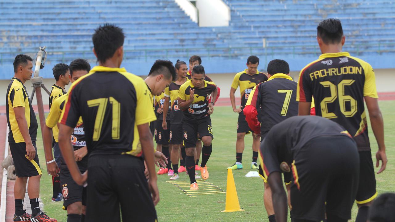 Sesi latihan skuat Sriwijaya FC jelang lawan Arema Cronus di Solo (Liputan6)