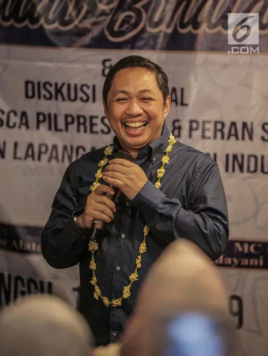 Pendiri Garbi Anis Matta saat berbicara dalam acara diskusi milenial di kawasan Jakarta, Minggu (14/7/2019). Anis mengapresiasi Sandiaga yang bisa move on dan tetap berjuang setelah kalah dalam pemilu. (Liputan6.com/Faizal Fanani)
