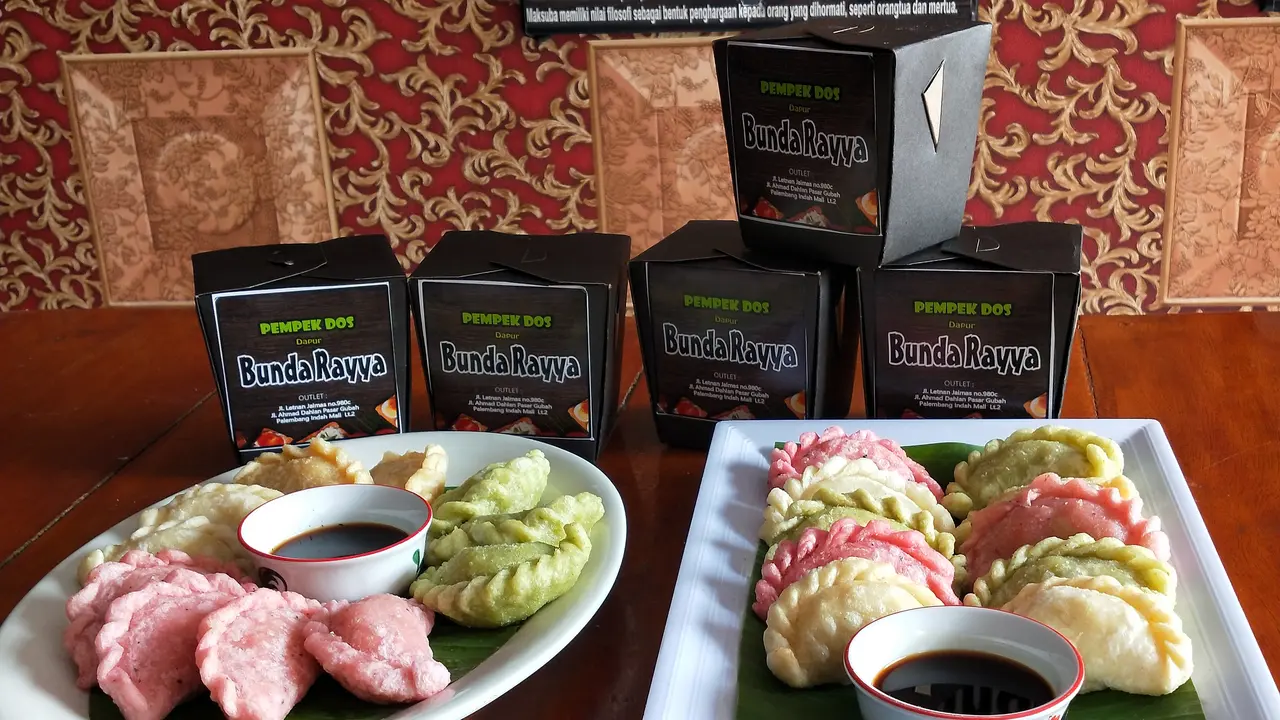 Nikmatnya Menyantap Pempek Pelangi Palembang Saat Berbuka Puasa