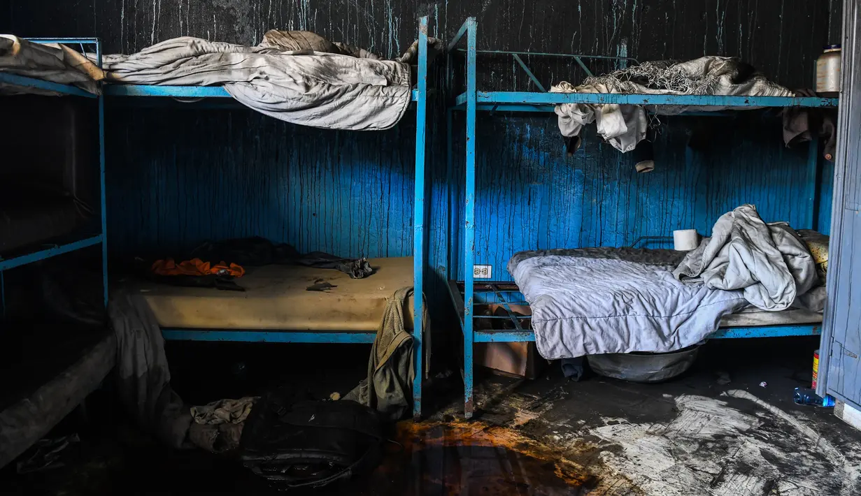 Sisa-sisa kebakaran di sebuah ruangan di dalam Panti Asuhan Church of Bible Understanding, pinggiran Port-au-Prince di ibu kota Haiti, Jumat (14/2/2020). Sekitar setengah dari korban yang meninggal adalah bayi atau balita dan yang lainnya berusia sekitar 10 atau 11 tahun. (CHANDAN KHANNA/AFP)