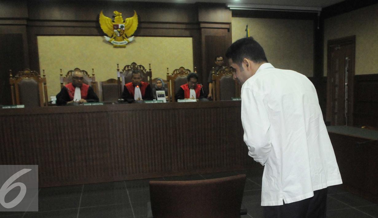 Sidang pembacaan putusan perkara yang menjerat mantan Bendahara Umum Partai Demokrat ditunda dikarenakan musyawarah Majelis Hakim yang menangani perkara Nazaruddin belum selesai, Jakarta, Kamis (9/6). (Liputan6.com/Helmi Afandi)