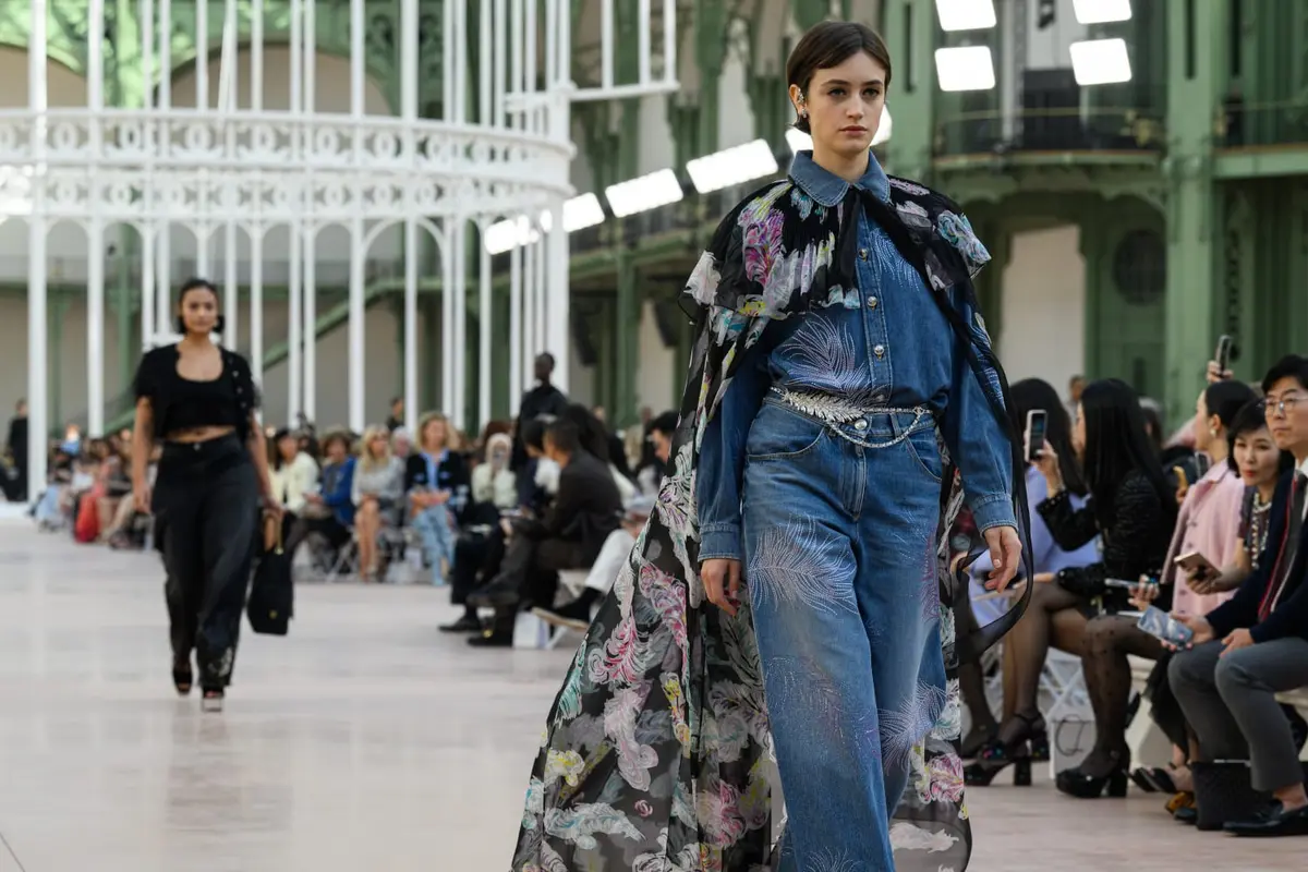 Chanel Merayakan Kebebasan Perempuan dalam Koleksi SS25 di Grand Palais
