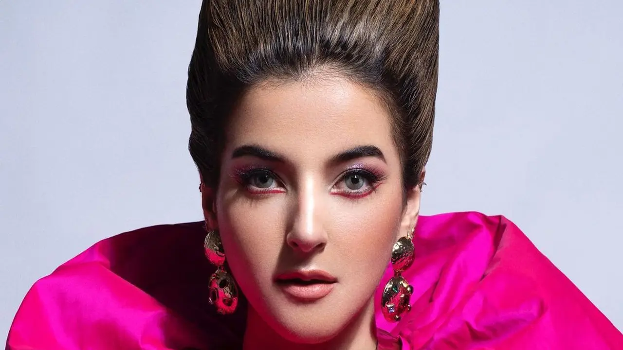 Tasya Farasya Tampil Dramatis dengan Gaya Rambut Sasak Tinggi di Pemotretan Terbaru, bak Ratu Kerajaan